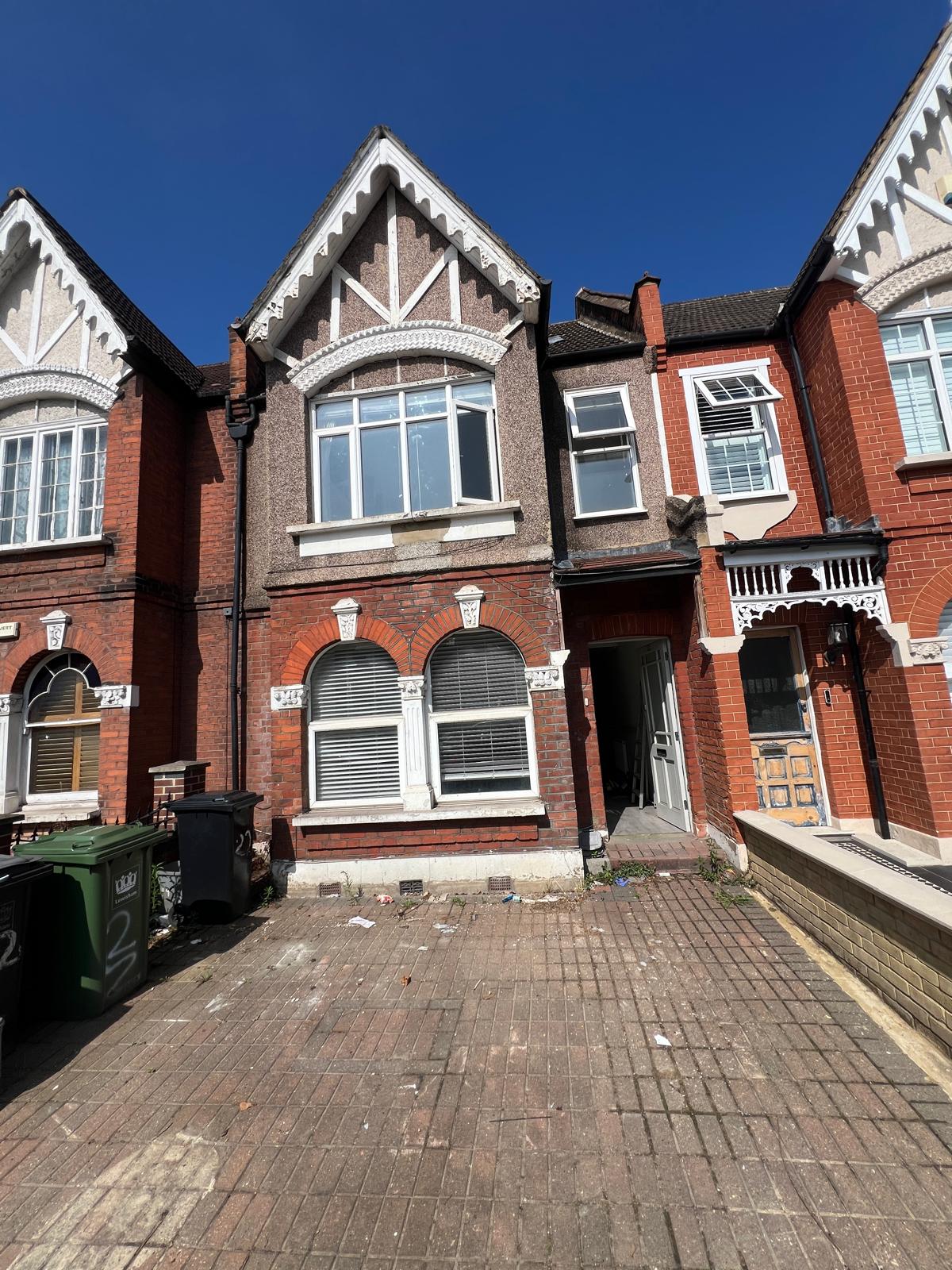 Verdant Ln exterior before refurbishment